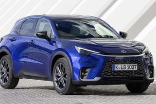 Tento Lexus žere 4,4 litru a v prémiových malých SUV ho kupuje každý druhý zákazník. Konkurence jen přihlíží